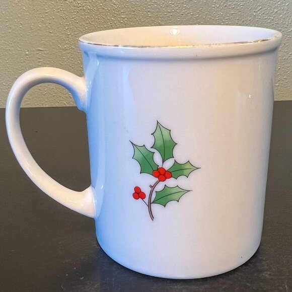 Vintage HOLIDAY HOSTESS Christmas Tree and Mistletoe Ceramic Mug ~ Made in Japan - Picture 4 of 9